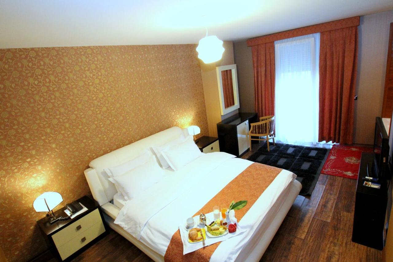 White Dream Hotel Тирана Екстер'єр фото